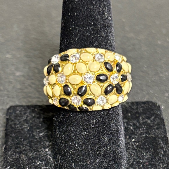 Source Unknown Jewelry - Elegant Gold and Black Floral Ring